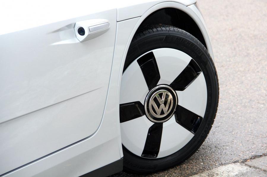  Volkswagen XL1 2014 года  (фото 34 из 37)